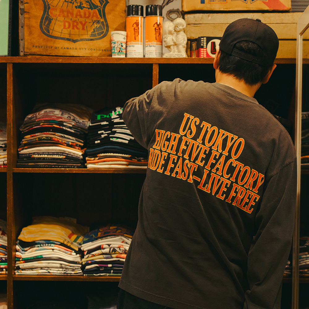 山下 健二郎が通っている、三軒茶屋のヴィンテージ＆インポートセレクトショップ 「US TOKYO」とのコラボアイテムが登場